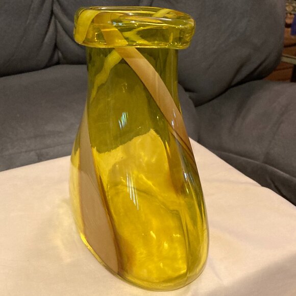 VTG Margie’s Garden Art Glass Free Form Yellow Vase w/2 White Accent Stripes-EUC - Picture 7 of 9